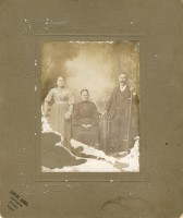 /album/galeria-dos-montes/bisavo-francisca-ferreira-trisavo-maria-leocadia-ferreira-e-trisavo-jose-bernardo-carreira-jpg/